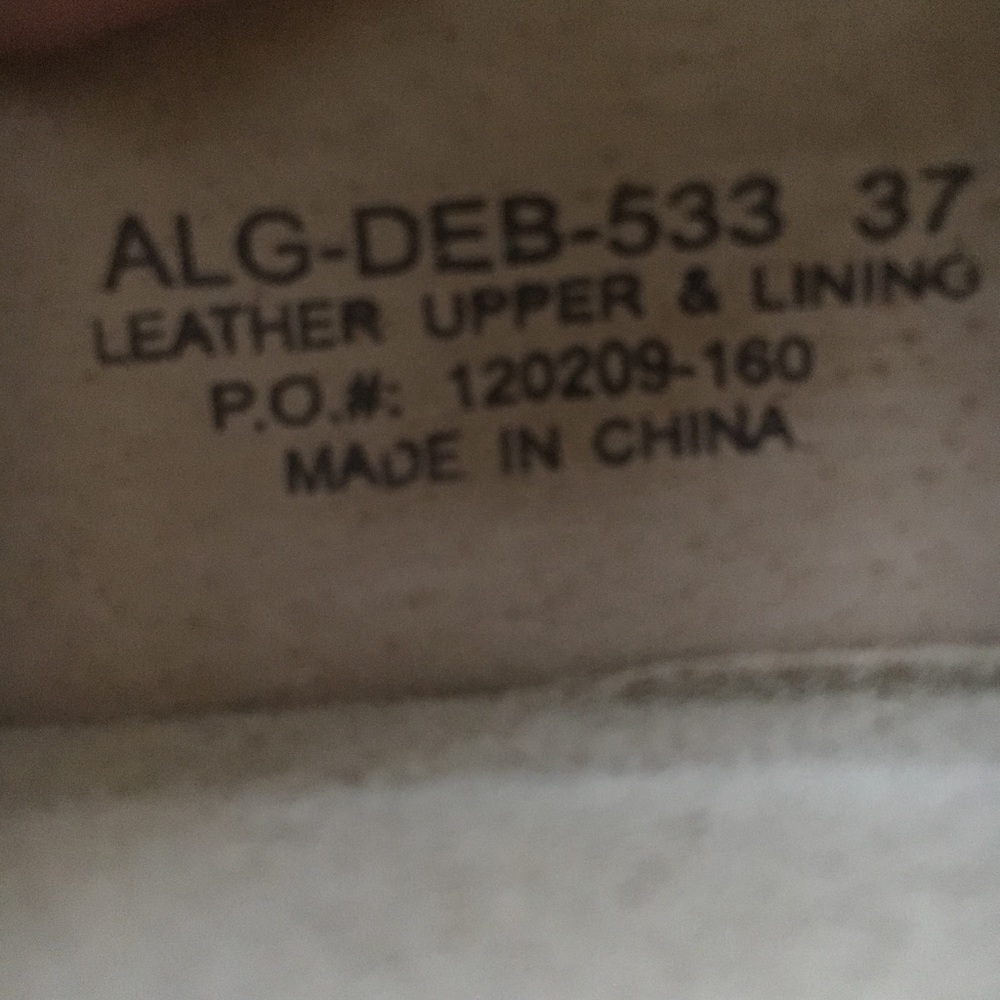 Beautiful uniform shoes - Picture 2 of 2